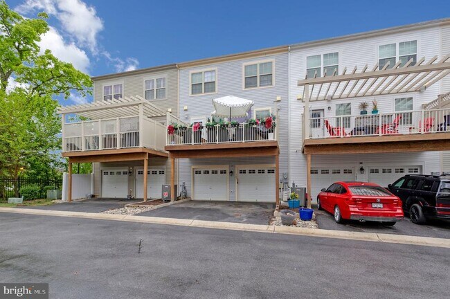 Building Photo - 703 Skippers Ln