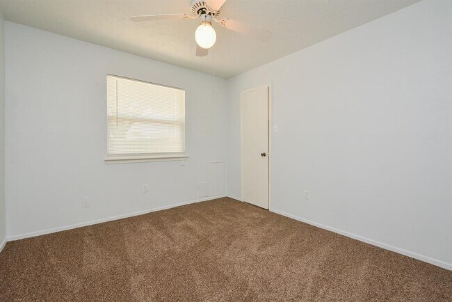 Building Photo - 15702 Timber Rock Dr