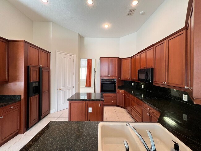 Building Photo - GORGEOUS SINGLE FAMILY HOME - PROPERTY  FU...