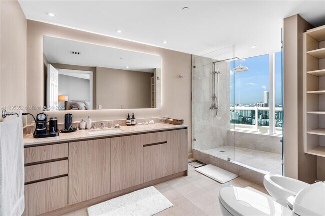 Building Photo - 1643 Brickell Ave