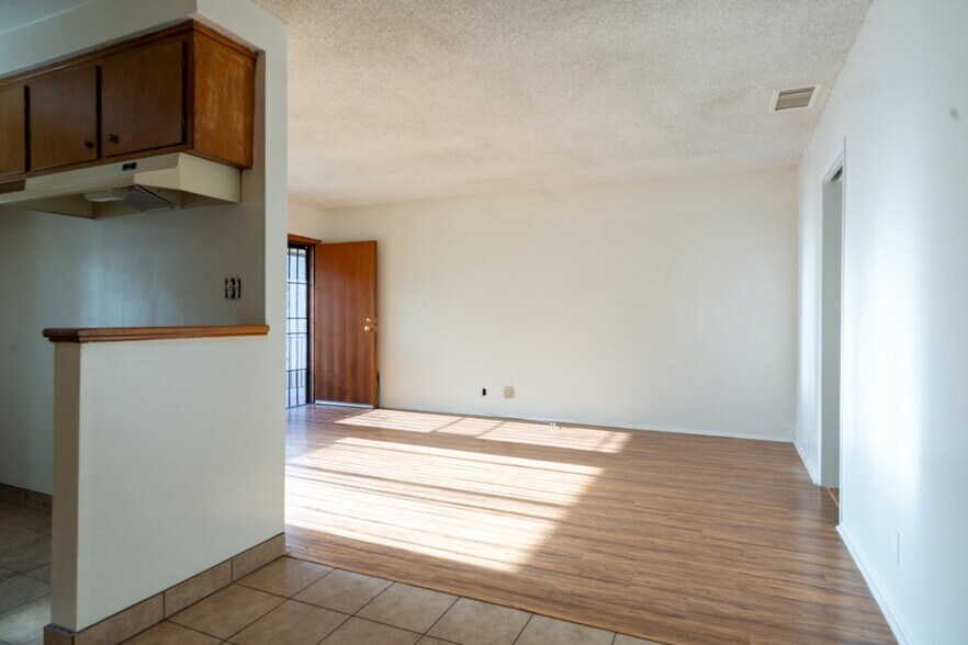 Building Photo - 234 E Tamarack Ave