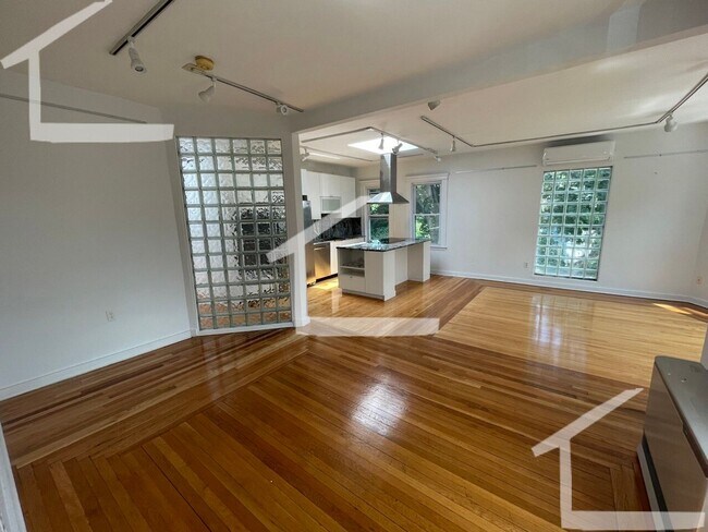 Building Photo - HOT CAMBRIDGE LISTING!!!!!