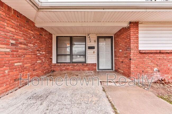 Building Photo - 1833 NE 51st St