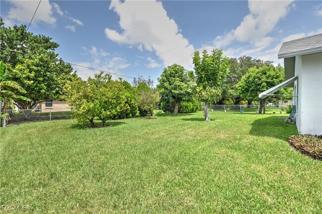 Building Photo - 1402 SW 1st Ave