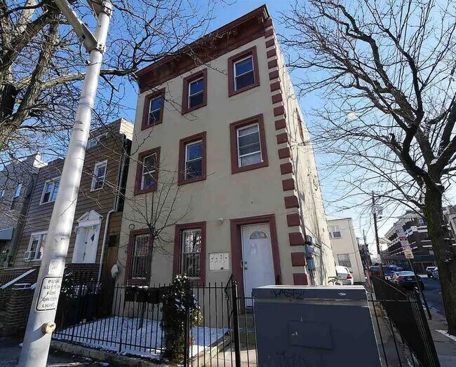 Building Photo - 60 Webster Ave