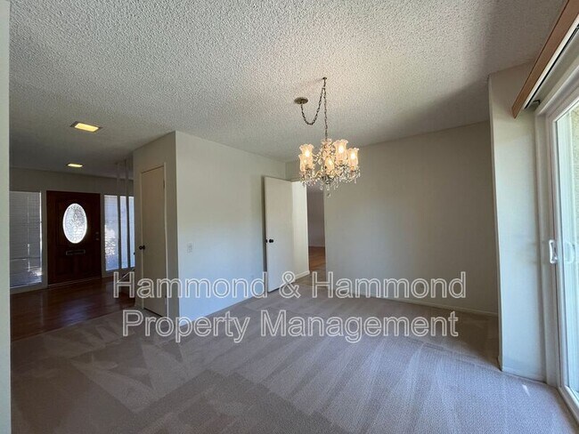 Building Photo - 3804 Mainsail Cir
