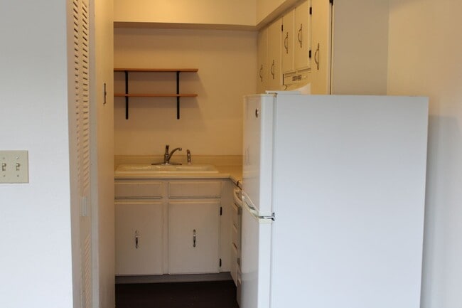 Building Photo - Mountain Views & Midtown Convenience