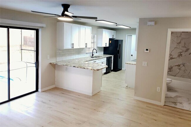 Building Photo - 4284 Everett Ave