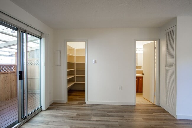 Building Photo - 9120 SW Becker Dr