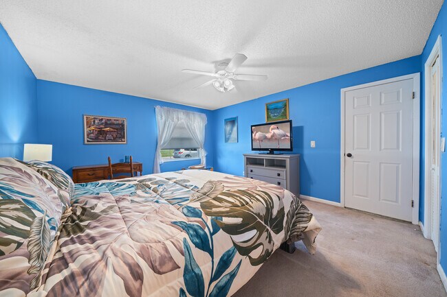 Building Photo - 2147 Sandalwood Dr