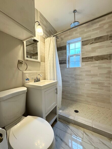 Building Photo - 4504 Holly St