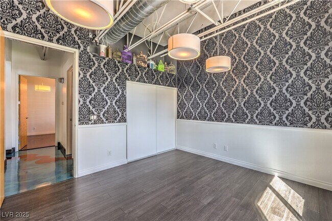 Building Photo - 5626 Deer Creek Falls Ct