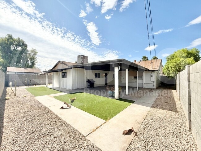 Building Photo - 1725 W Mitchell Dr