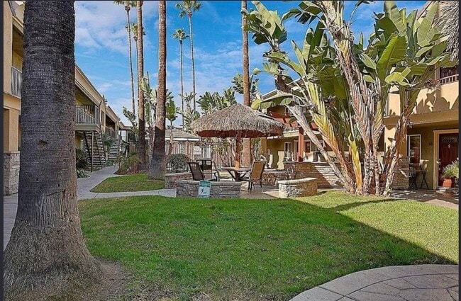 Building Photo - 800 N Mollison Ave