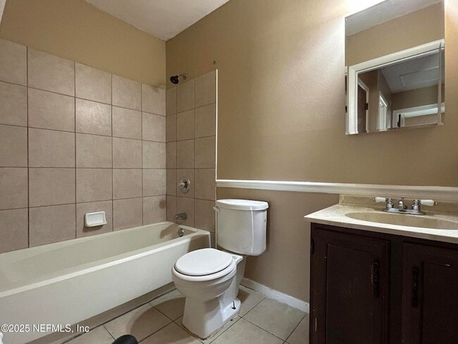 Building Photo - 808 Meadowbrook Dr