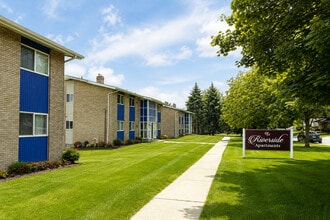 Building Photo - Legacy on Riverside