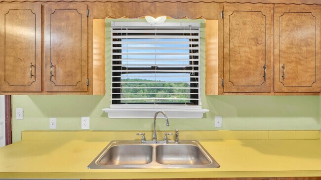 Building Photo - 6923 Barter Dr