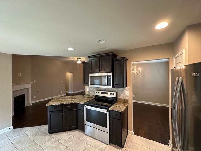 Building Photo - AVAILABLE NOW IN SOUTHAVEN! Spacious 4BR Home with Bonus Room & Fenced Yard