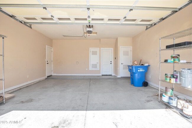 Building Photo - 4302 E Sells Dr