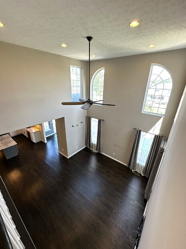 Building Photo - Gorgeous 6-Bedroom 3.5-Bath Colonial in Ma...