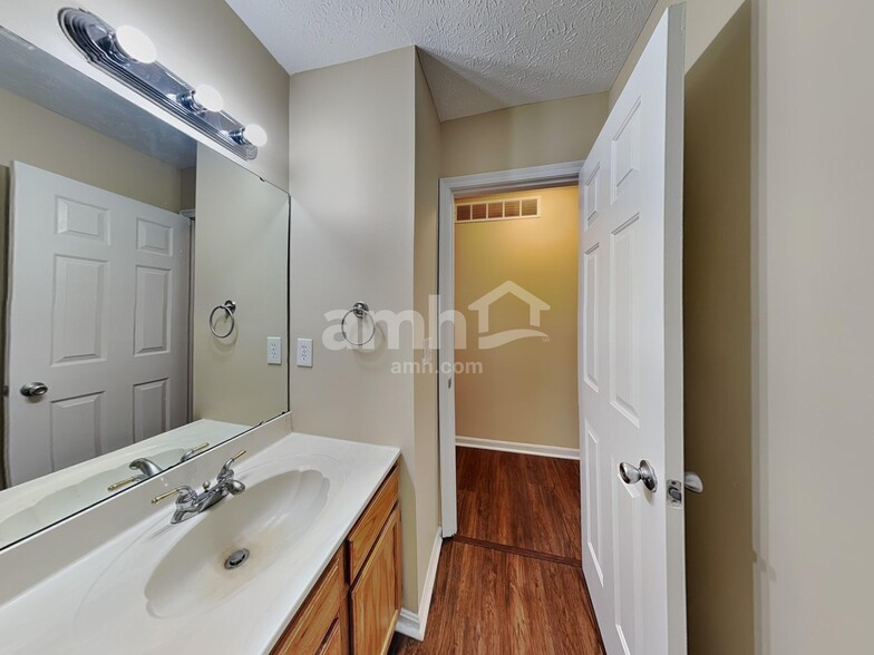 Building Photo - 556 Grouse Ct