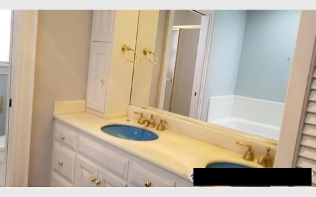 Building Photo - "Spacious 2600 Sq Ft Opportunity in Nashville's Prime Location!"