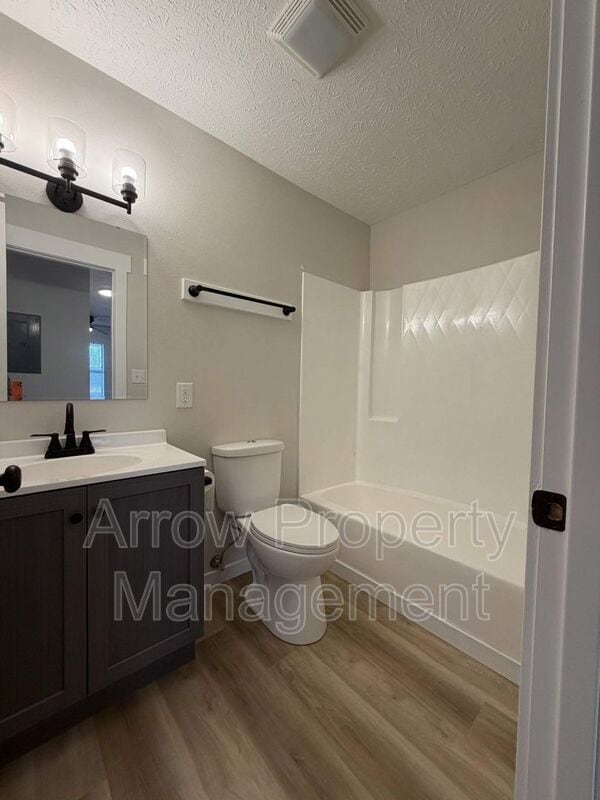 Building Photo - 610 S 7th St