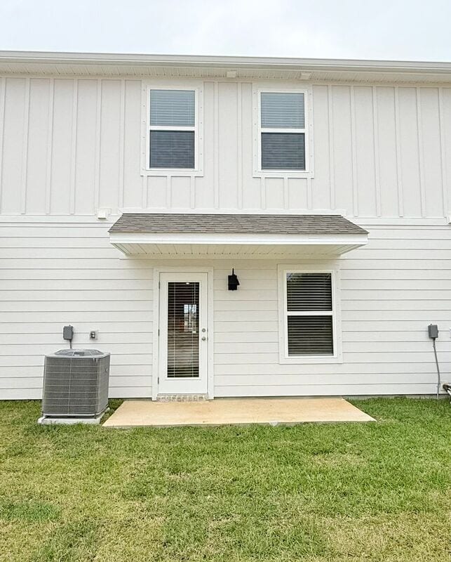 Building Photo - 2595 Cliff Hollow Cir