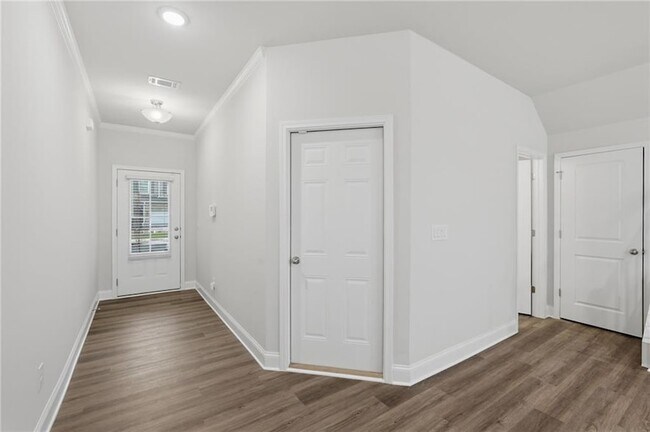 Building Photo - 2206 Chant St