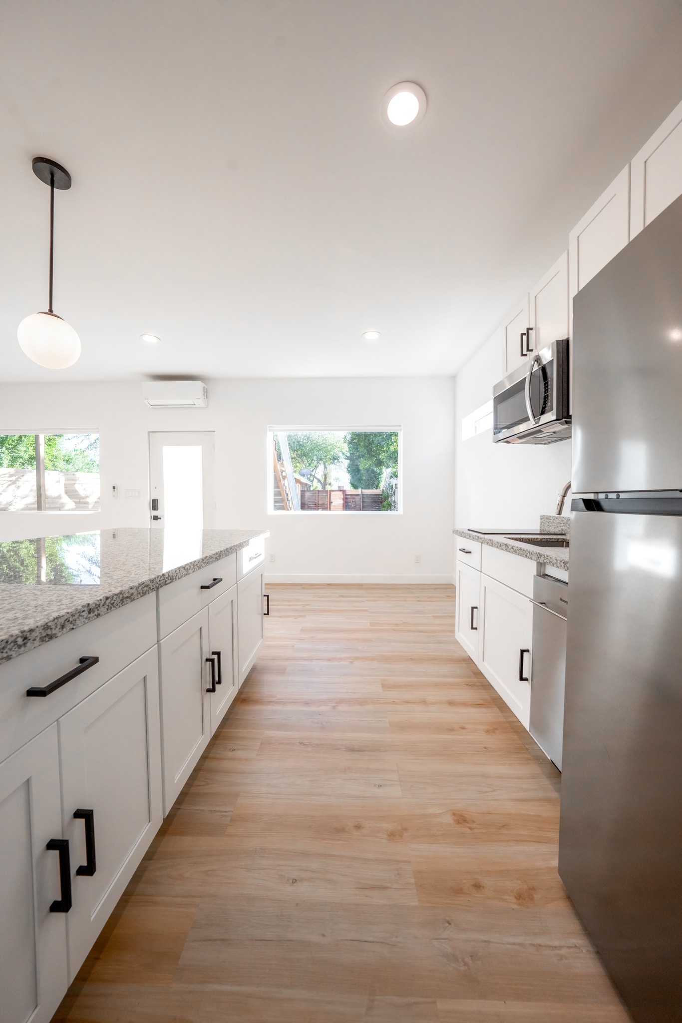 Building Photo - 1514 E Clarendon Ave