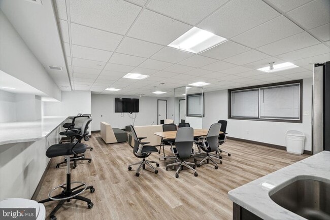 Building Photo - 2101 Chestnut St