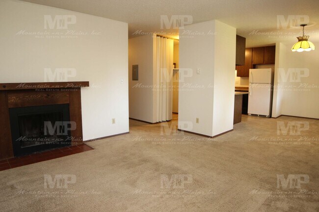 Building Photo - 925 Columbia Rd