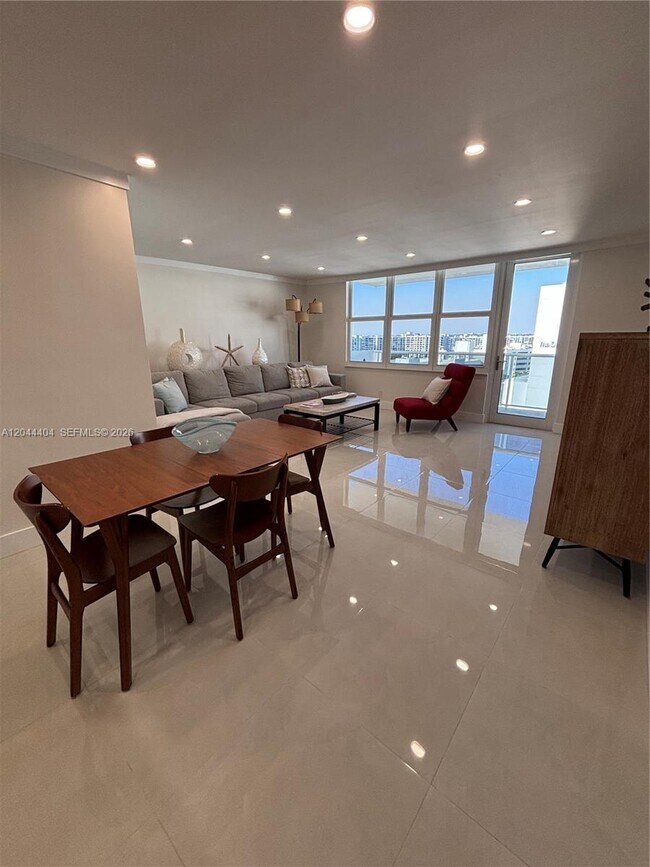 Building Photo - 3725 S Ocean Dr