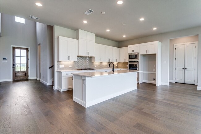 Building Photo - 709 Lexington Ln