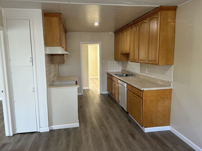 Building Photo - Remodeled 3 Bedroom, 2 Bath Home