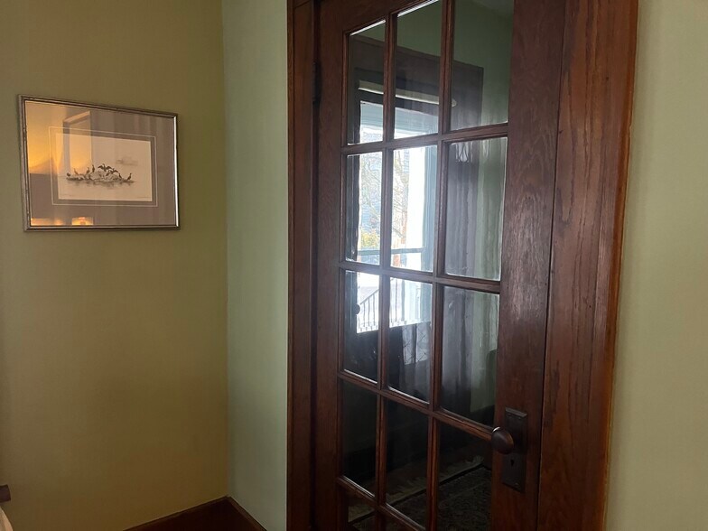 Building Photo - 719 W 2nd St