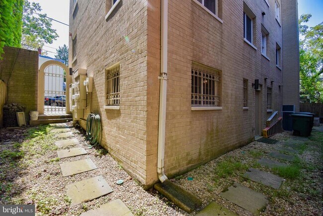 Building Photo - 5305 Dana Pl NW