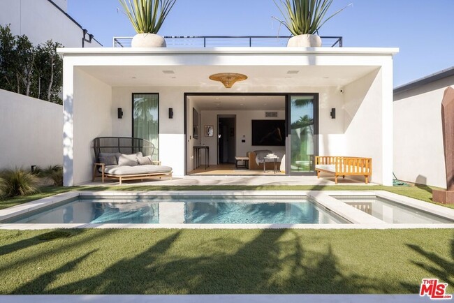 Building Photo - 913 Milwood Ave