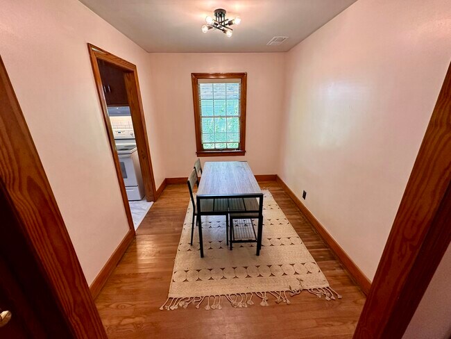 Building Photo - 47 Brentwood Dr