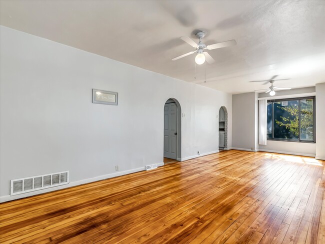 Building Photo - 9932 Jeffrey Dr