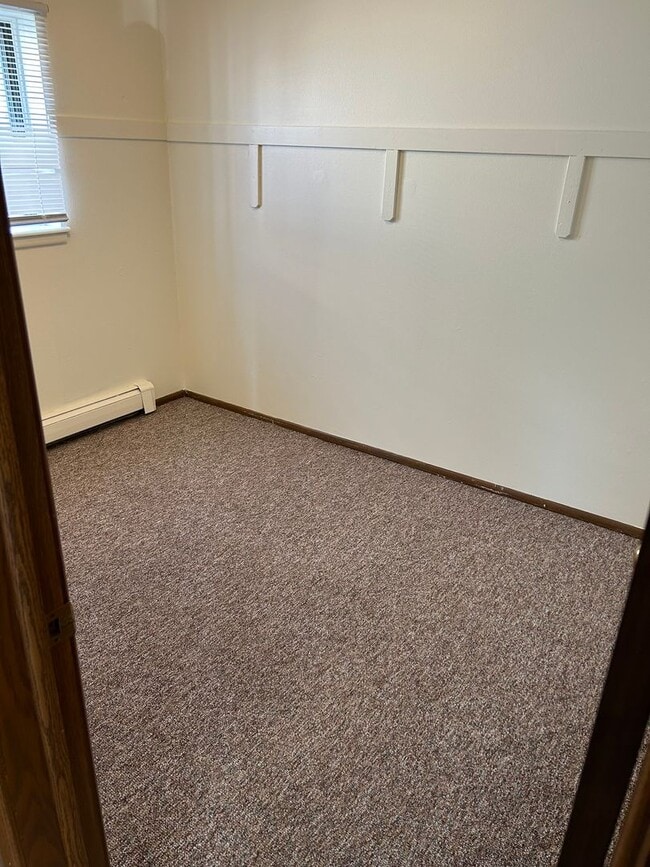 Building Photo - 10621 W Lincoln Ave