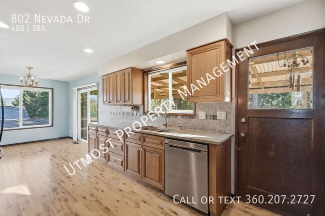 Building Photo - 802 N Nevada Dr