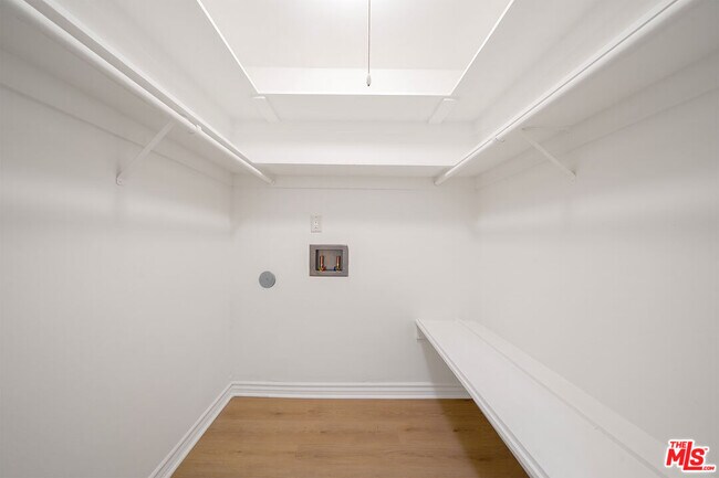 Building Photo - 9005 Cynthia St