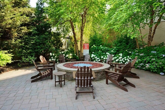 Building Photo - 619 Adams St