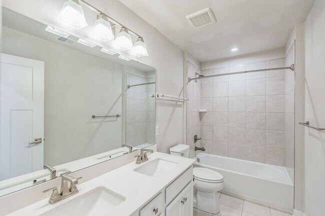 Building Photo - 8327 Legacy Cir E