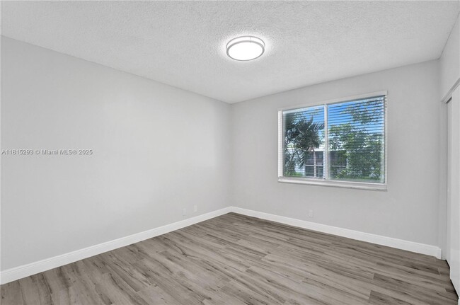 Building Photo - 16607 Hemingway Dr