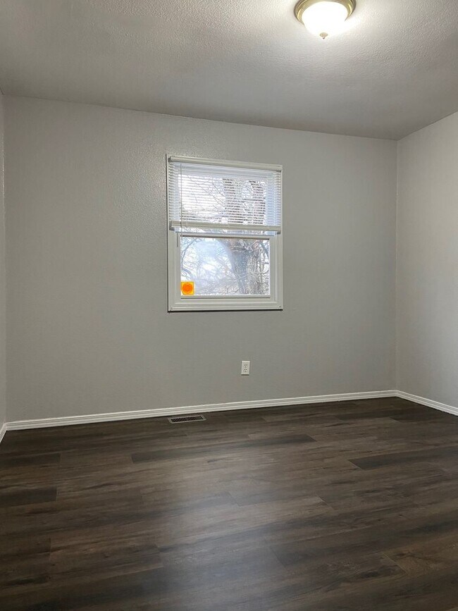 Building Photo - Single Family Home in Branson
