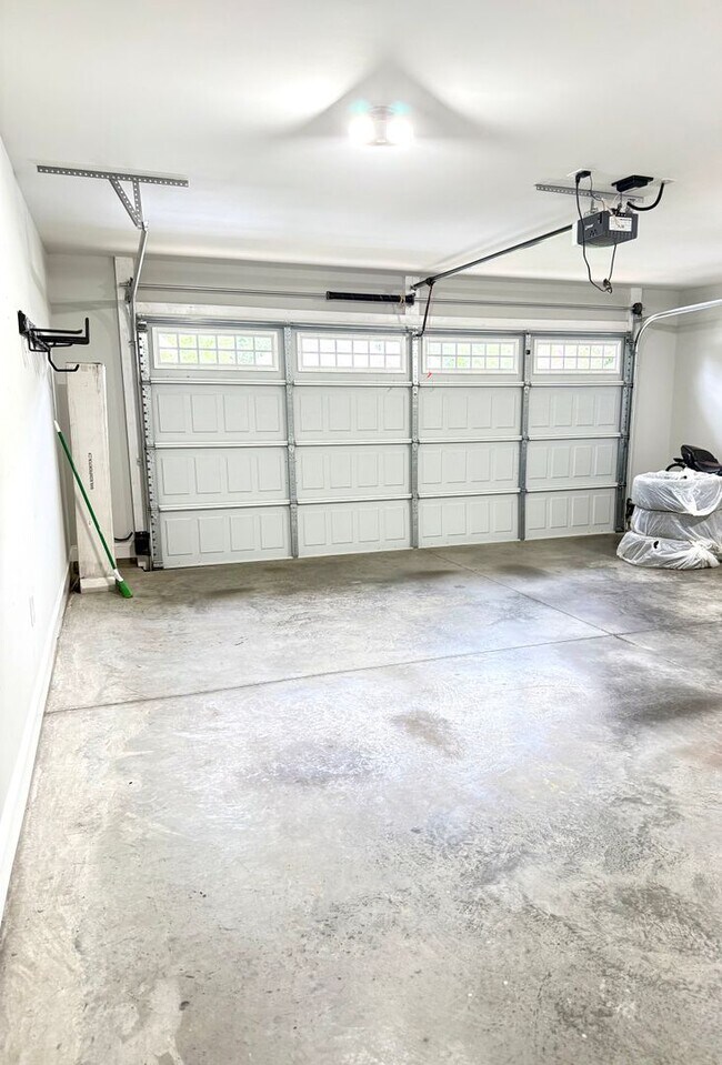 Building Photo - Beautiful Home in The Estates Neighborhood!