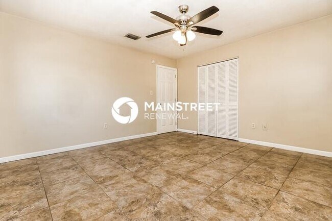 Building Photo - 3 Bedroom Pet-Friendly Home in Port Richey, FL with Main Street Renewal
