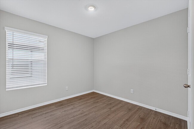 Building Photo - 1153 Northfield Dr